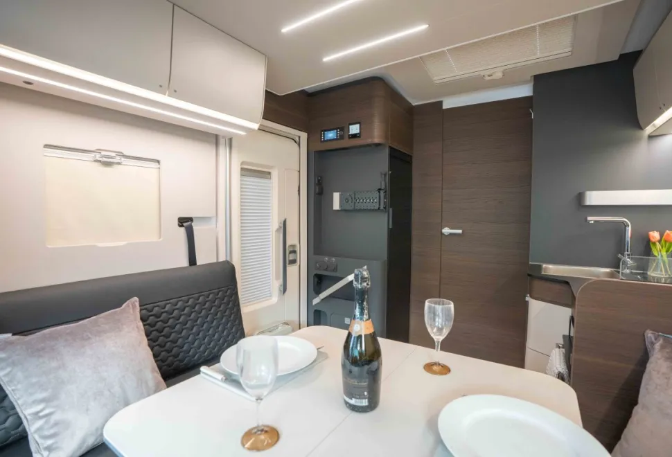 Adria Matrix Supreme MB 670 DC 170BHP Auto 2026