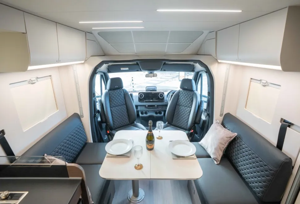 Adria Matrix Supreme MB 670 DC 170BHP Auto 2026