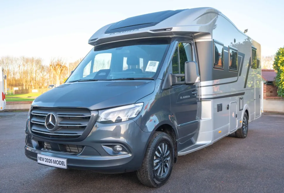 Adria Matrix Supreme MB 670 DC 170BHP Auto 2026