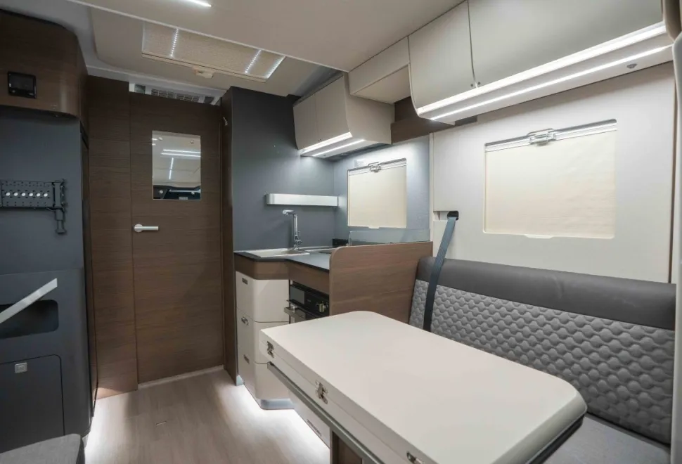 Adria Matrix Supreme MB 670 DL 170BHP Auto * 2025