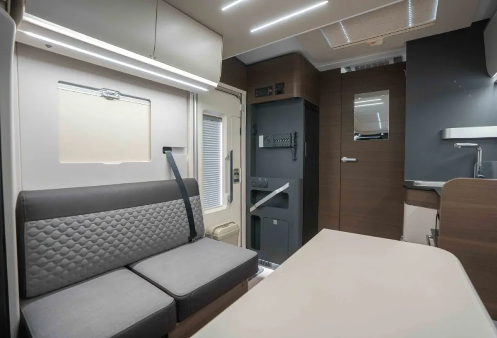 Adria Matrix Supreme MB 670 DL 170BHP Auto * 2025