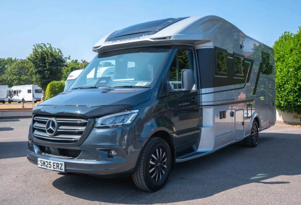 Adria Matrix Supreme MB 670 DL 170BHP Auto * 2025