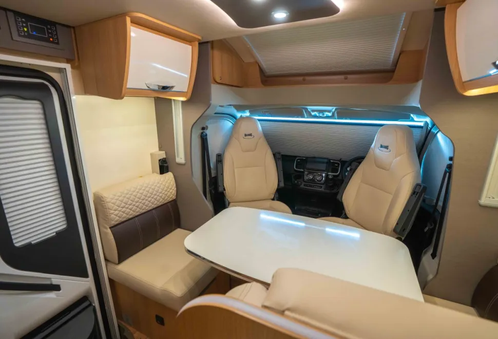 McLouis Fusion 373 140BHP 2024