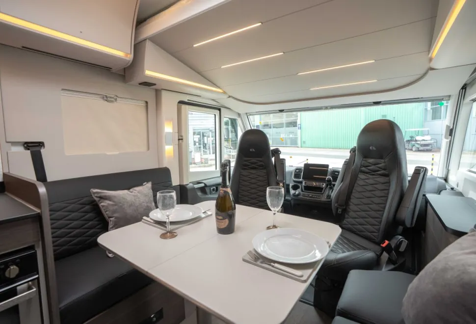 Adria Sonic Supreme 700 DL 180BHP Auto 2026