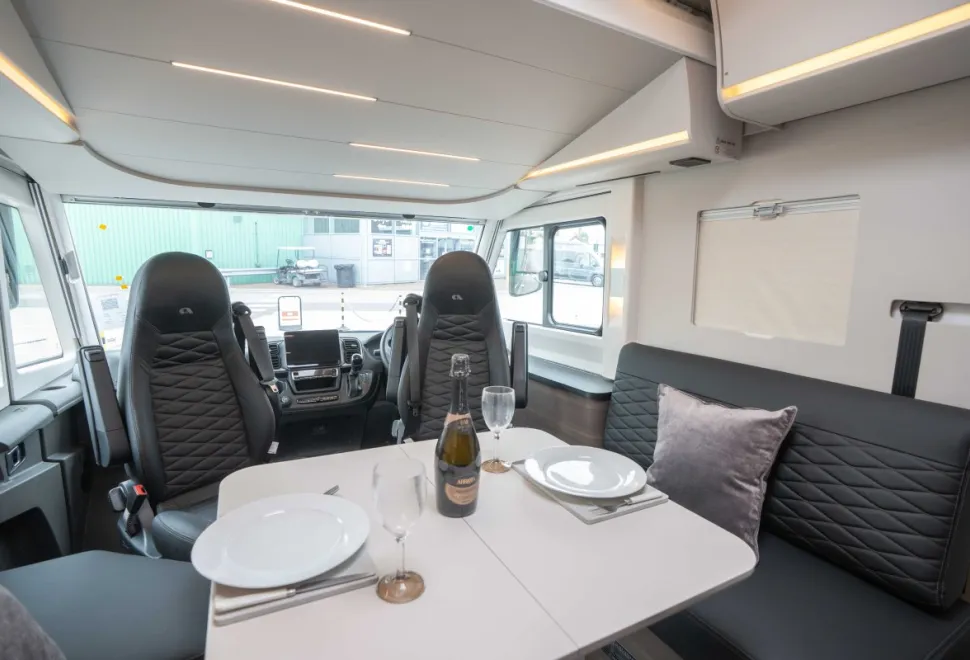 Adria Sonic Supreme 700 DL 180BHP Auto 2026