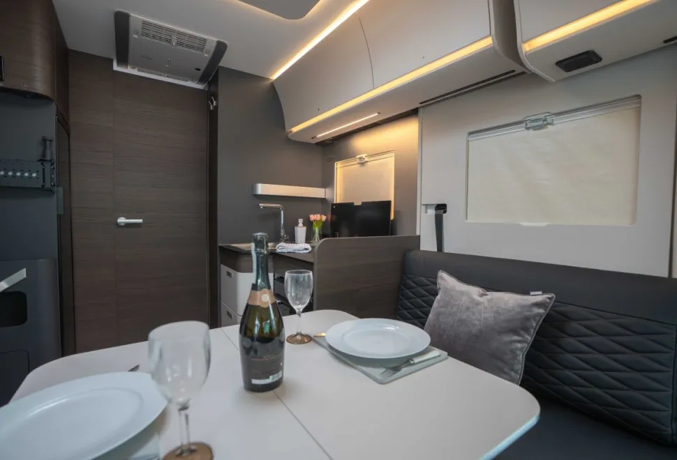 Adria Sonic Supreme 700 DL 180BHP Auto 2026