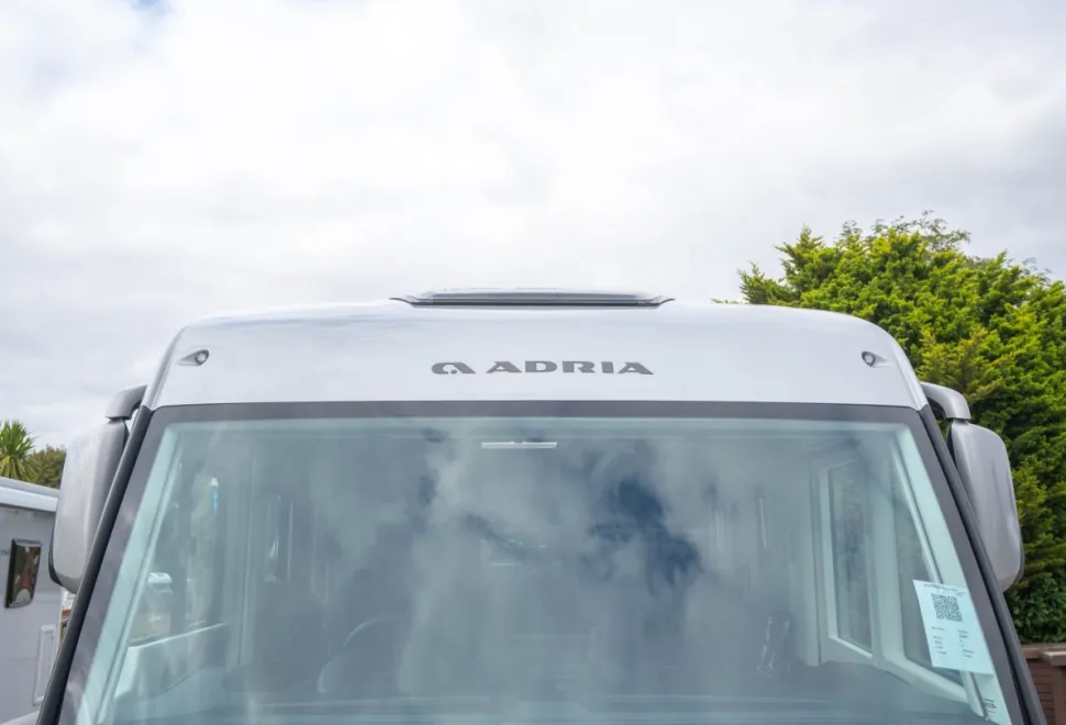 Adria Sonic Supreme 700 DL 180BHP Auto 2026