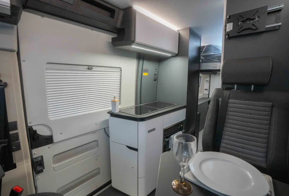 Adria Twin Sports 640 SGX 180BHP Auto 2026