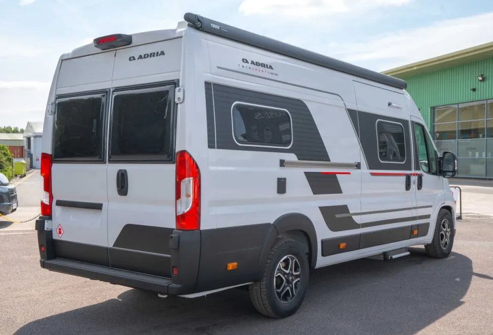 Adria Twin Sports 640 SGX 180BHP Auto 2026