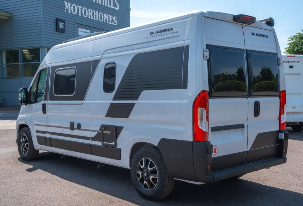 Adria Twin Supreme 600 SPB 140BHP 2026