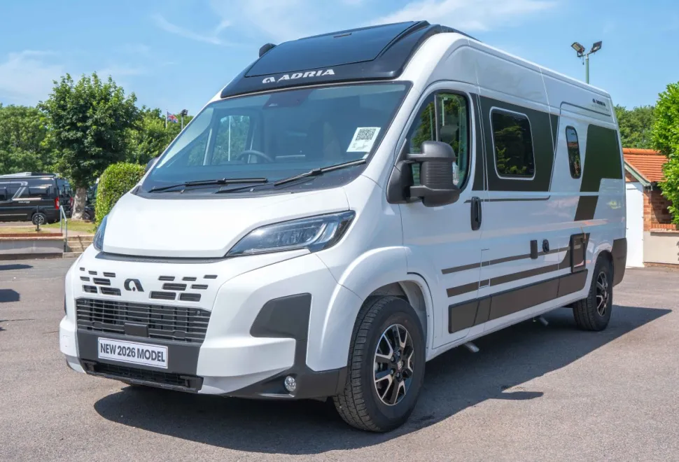 Adria Twin Supreme 600 SPB 140BHP 2026