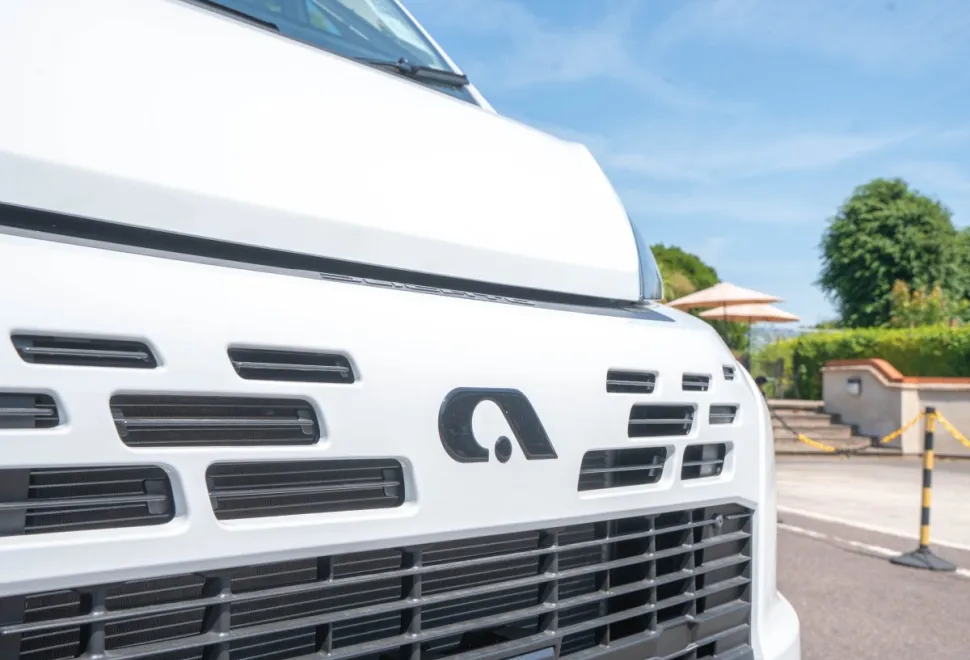 Adria Twin Supreme 600 SPB 140BHP 2026
