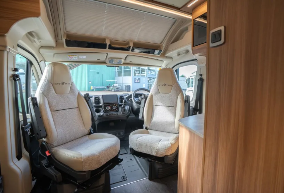 Autotrail V-Line 635 SE 140BHP Auto 2026