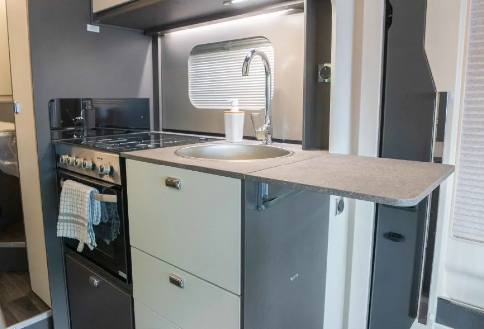Swift Voyager 494 165BHP Auto 2026