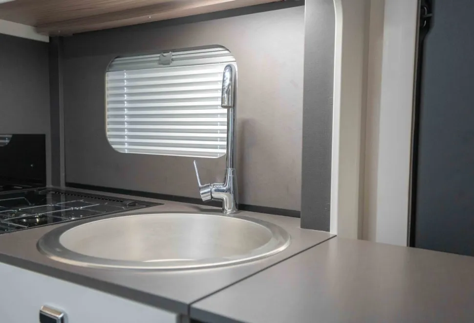 Swift Voyager 494 155BHP Auto 2024