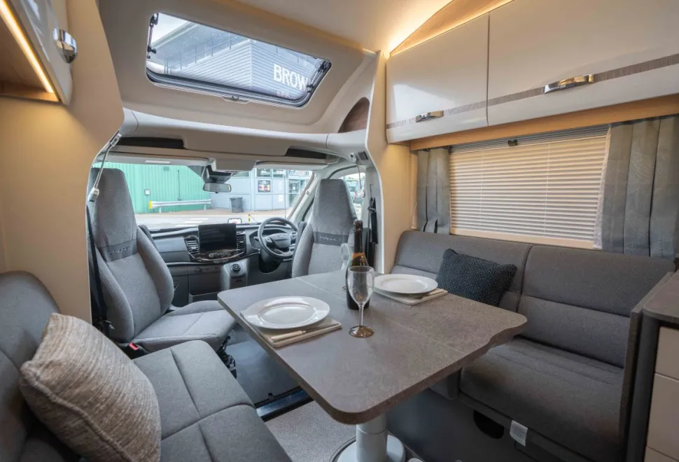 Swift Voyager 564 165BHP Auto 2026