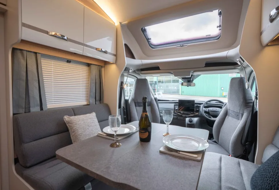 Swift Voyager 564 165BHP Auto 2026