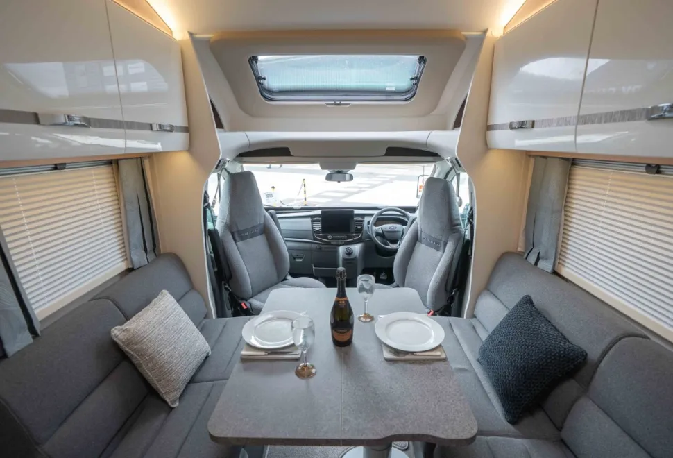 Swift Voyager 564 165BHP Auto 2026