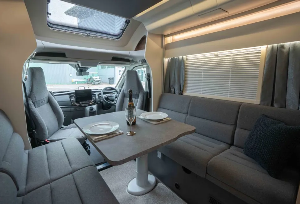 Swift Voyager 574 165BHP Auto 2026