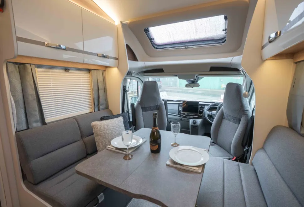 Swift Voyager 594 165BHP Auto 2026