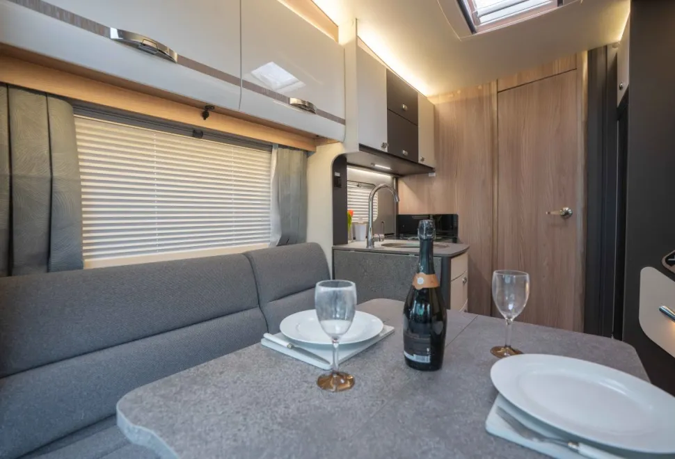 Swift Voyager 594 165BHP Auto 2026