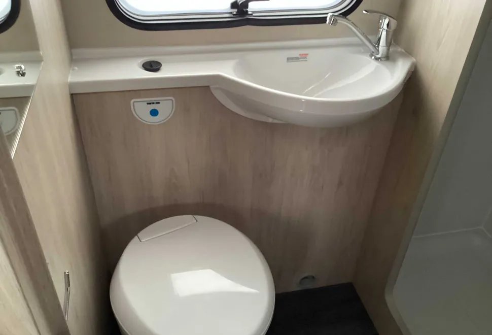 Auto-Trail Expedition C63 