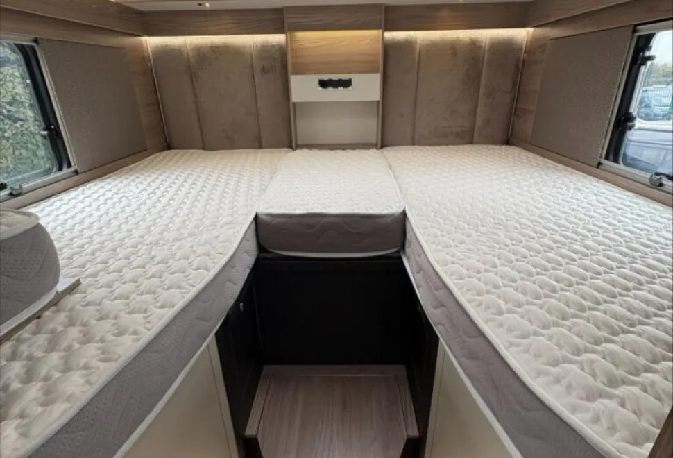 Swift Voyager Xtra 584 60th Edition 2026