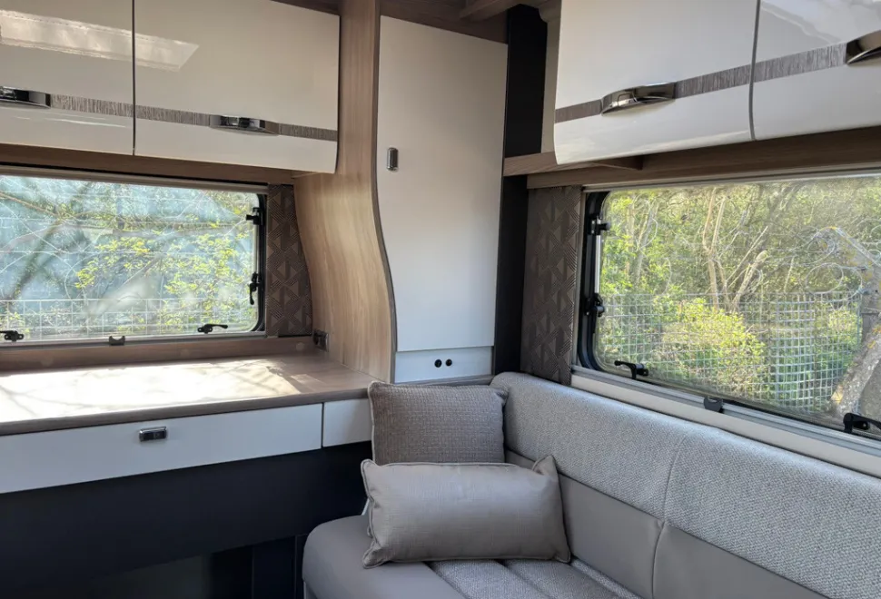 Swift Escape 674 