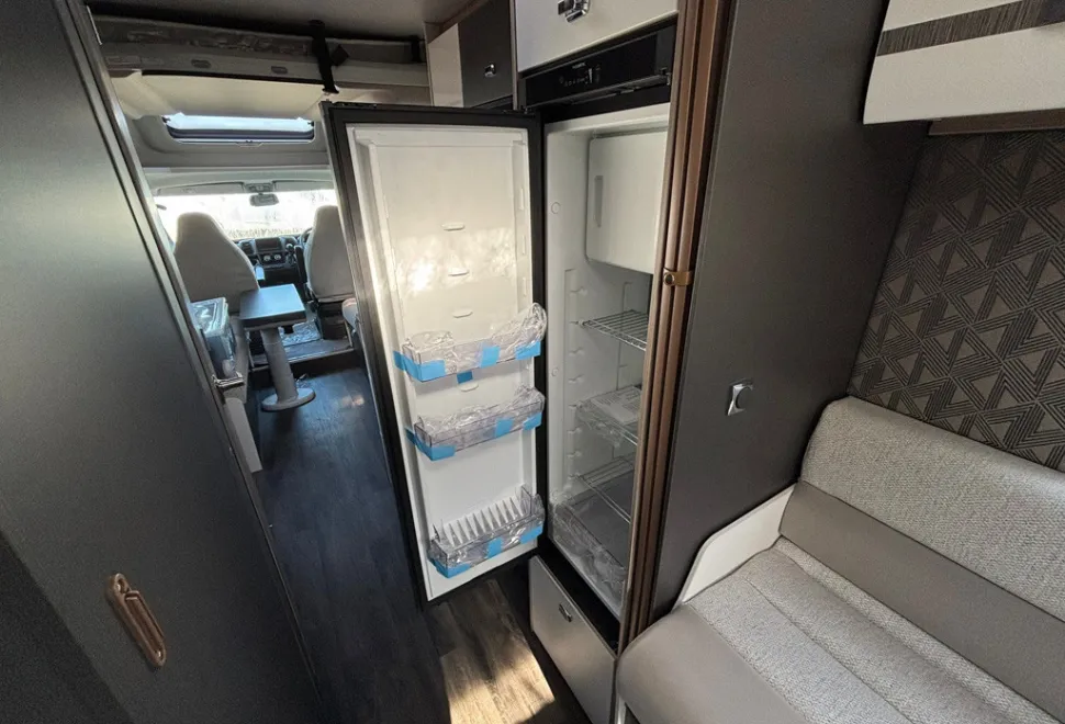 Swift Escape 674 