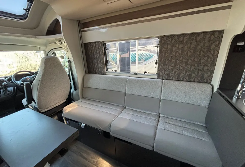 Swift Escape 674 