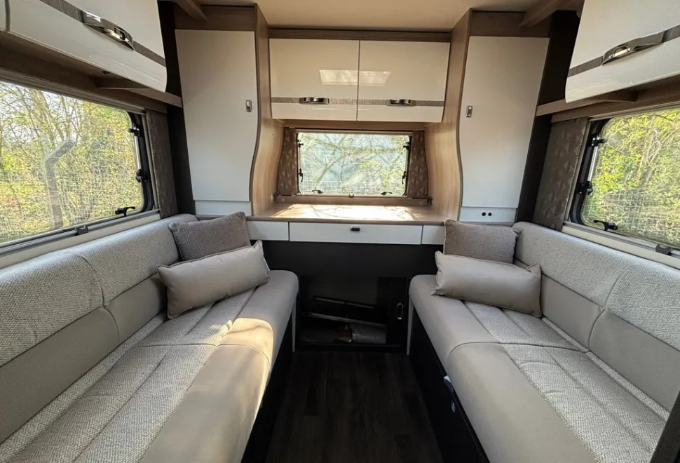 Swift Escape 674 