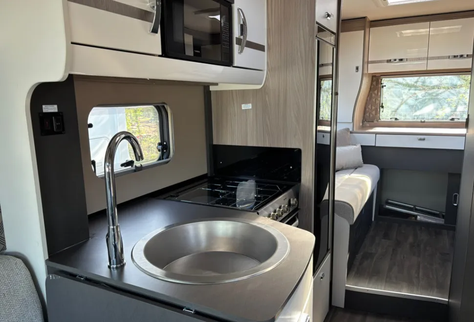 Swift Escape 674 