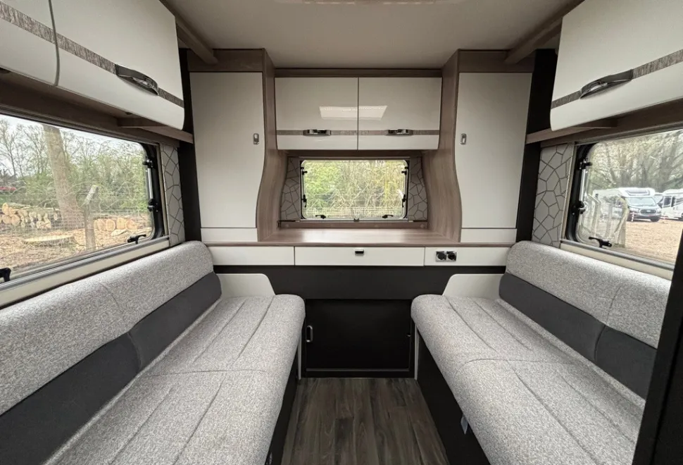 Swift Hi Style 674 2023