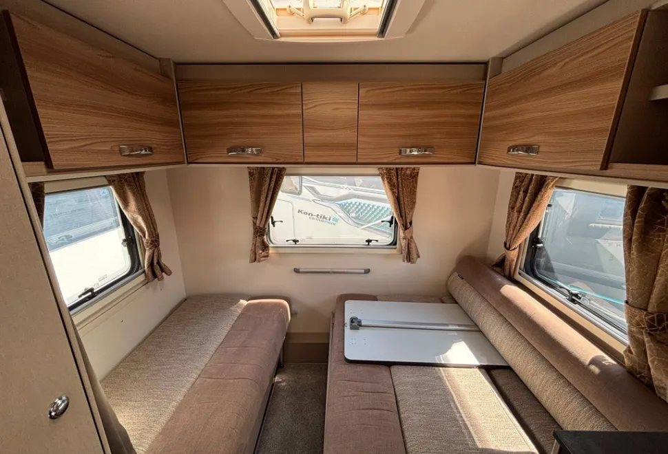 Swift Champagne 486 2021
