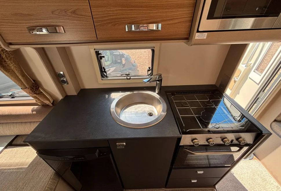 Swift Champagne 486 2021