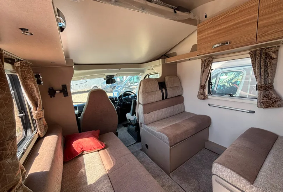 Swift Champagne 486 2021
