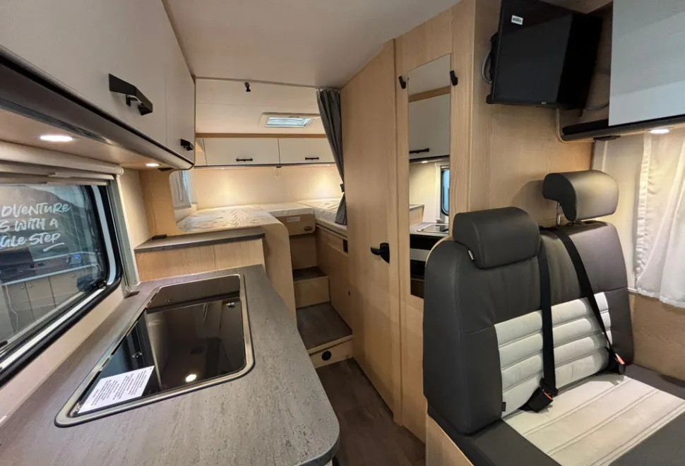 Sunlight Van Xtra V66 2026