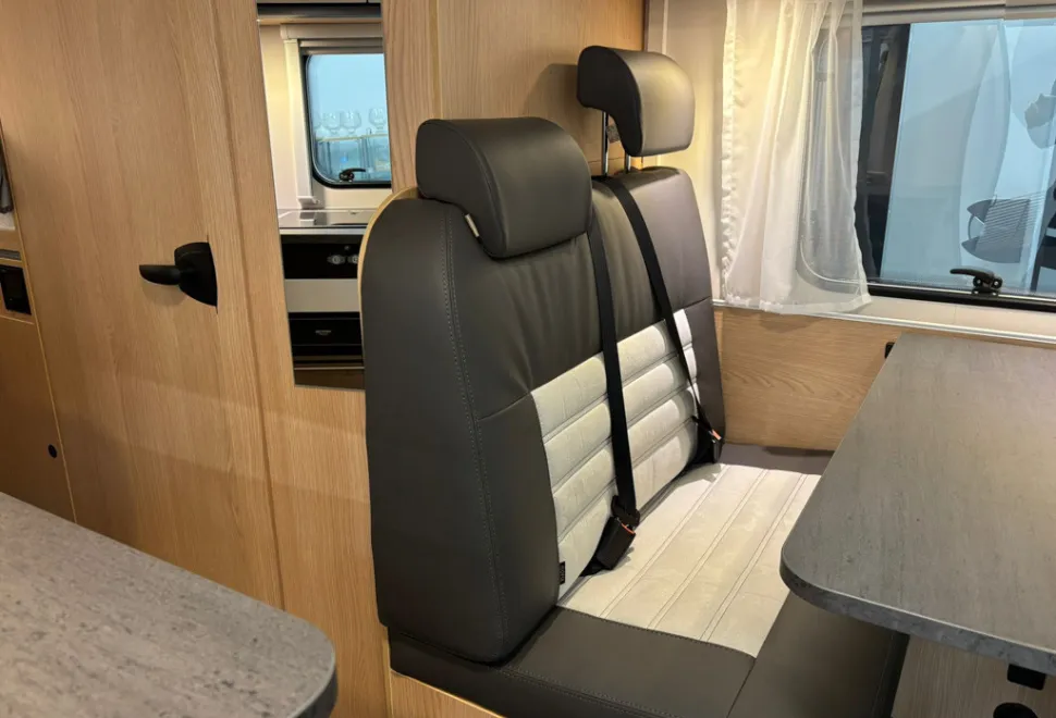 Sunlight Van Xtra V66 2026