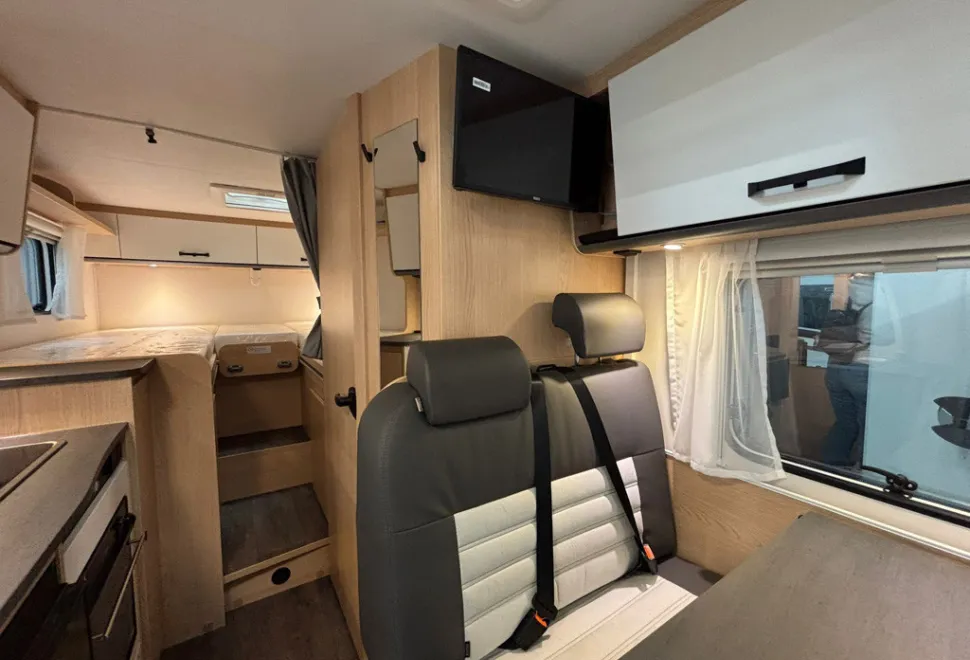 Sunlight Van Xtra V66 2026