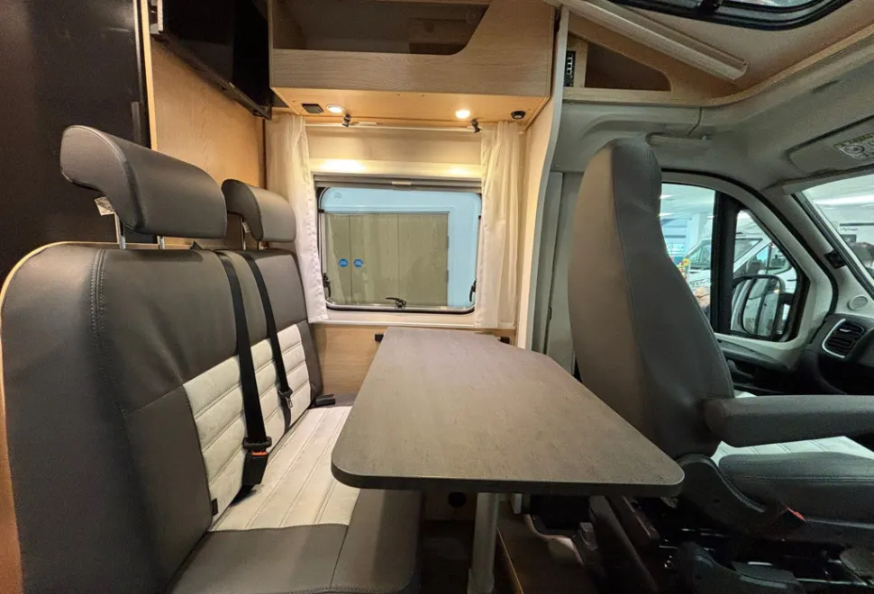 Sunlight Van Xtra V67 S 2026