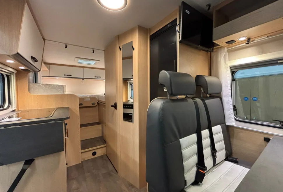 Sunlight Van Xtra V67 S 2026
