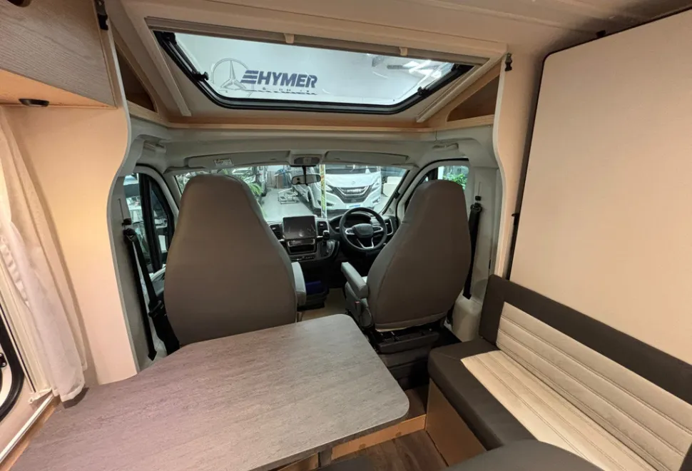 Sunlight Van Xtra V67 S 2026