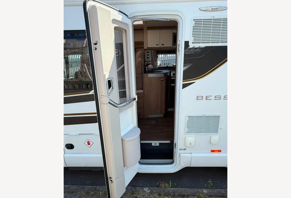Swift Campervans  Bessacarr 584 2018