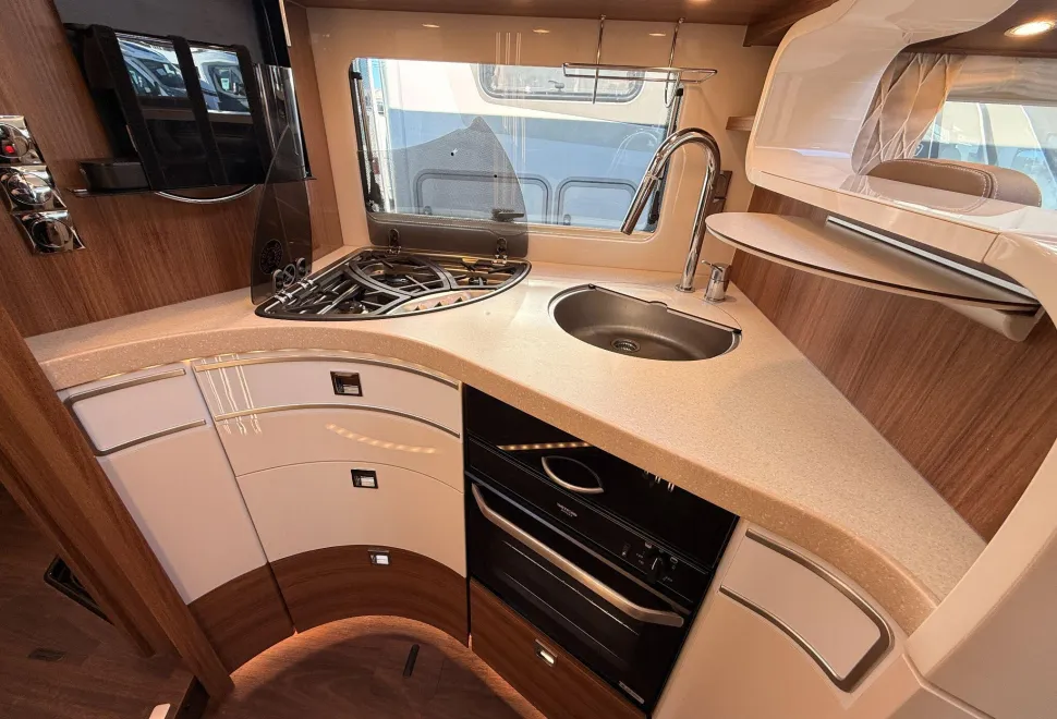 Carthago Motorhomes  Chic e-line I 51 QB Yachting 2021