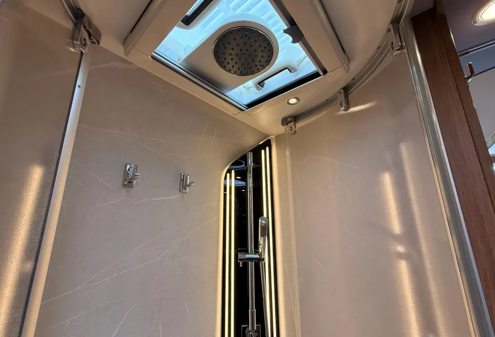 Carthago Motorhomes  Chic e-line I 64 XL QB 2023