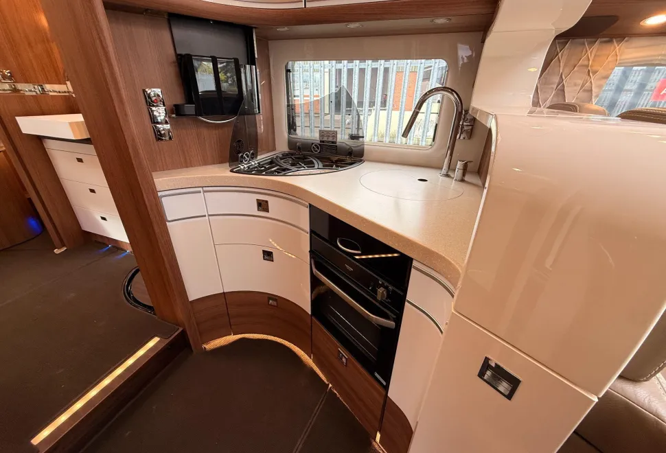 Carthago Motorhomes  Chic e-line I 64 XL QB 2023