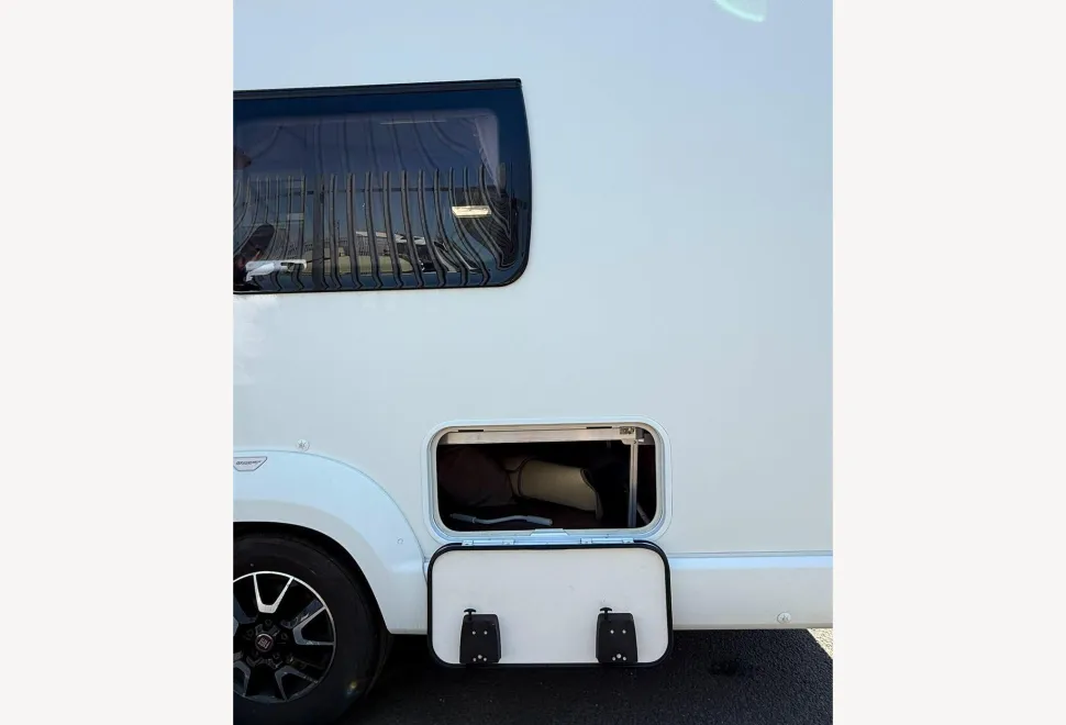 Swift Campervans  Bessacarr 584 2018
