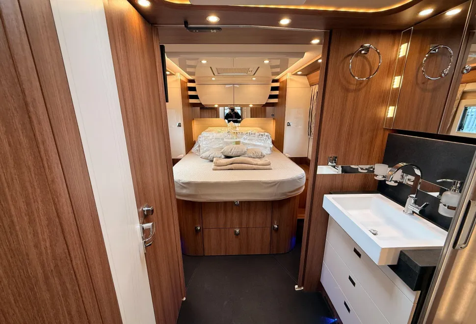 Carthago Motorhomes  Chic e-line I 64 XL QB 2023