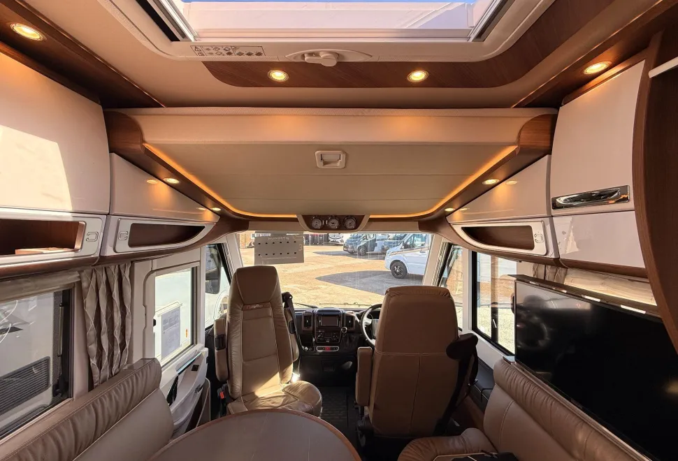 Carthago Motorhomes  Chic e-line I 51 QB Yachting 2021