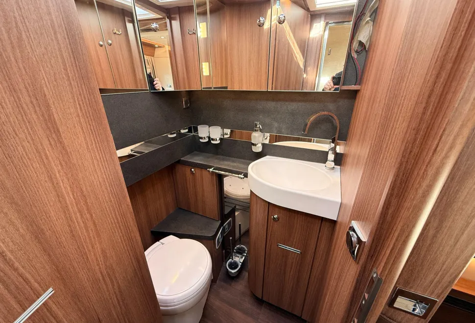 Carthago Motorhomes  Chic e-line I 51 QB Yachting 2021